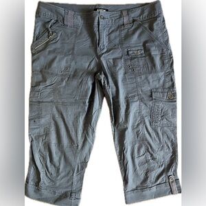 Apt. 9 Women's Charcoal Utility/ Cargo Capris. Size 16